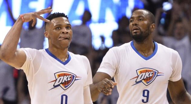 尷尬了！NBA威少調侃老朋友伊巴卡英語不好.jpg